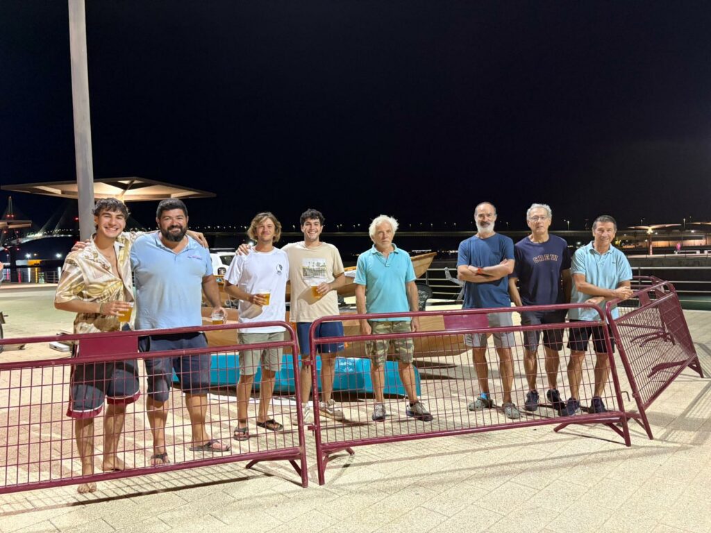 Ayudando a montar el stand en Cádiz